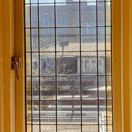 Дом отдыха Little Paradise - House, Garden - 2 Bedrooms Зандам
