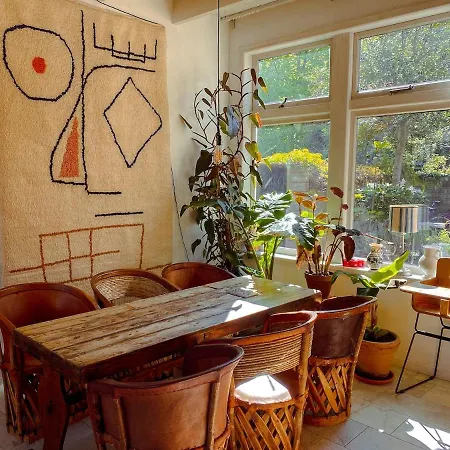Дом отдыха Little Paradise - House, Garden - 2 Bedrooms Зандам